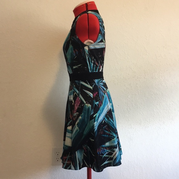 BEBE DRESS SIZE 4 - Picture 3 of 6